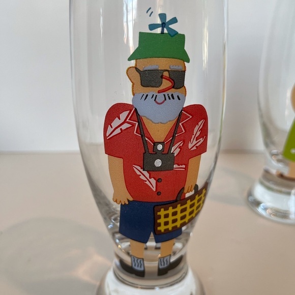 Pair of Glass Tumblers of Man and Woman on Vacation - Picture 6 of 9